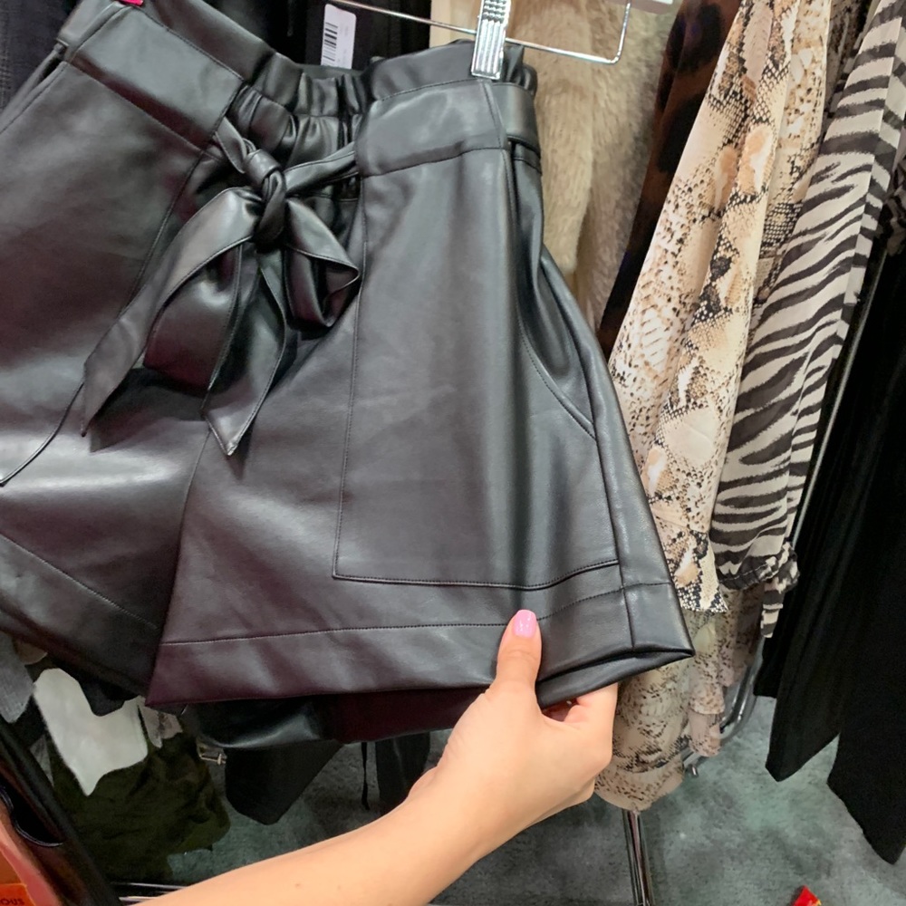 🌺SHORTS Faux Leather - Picture 6 of 6